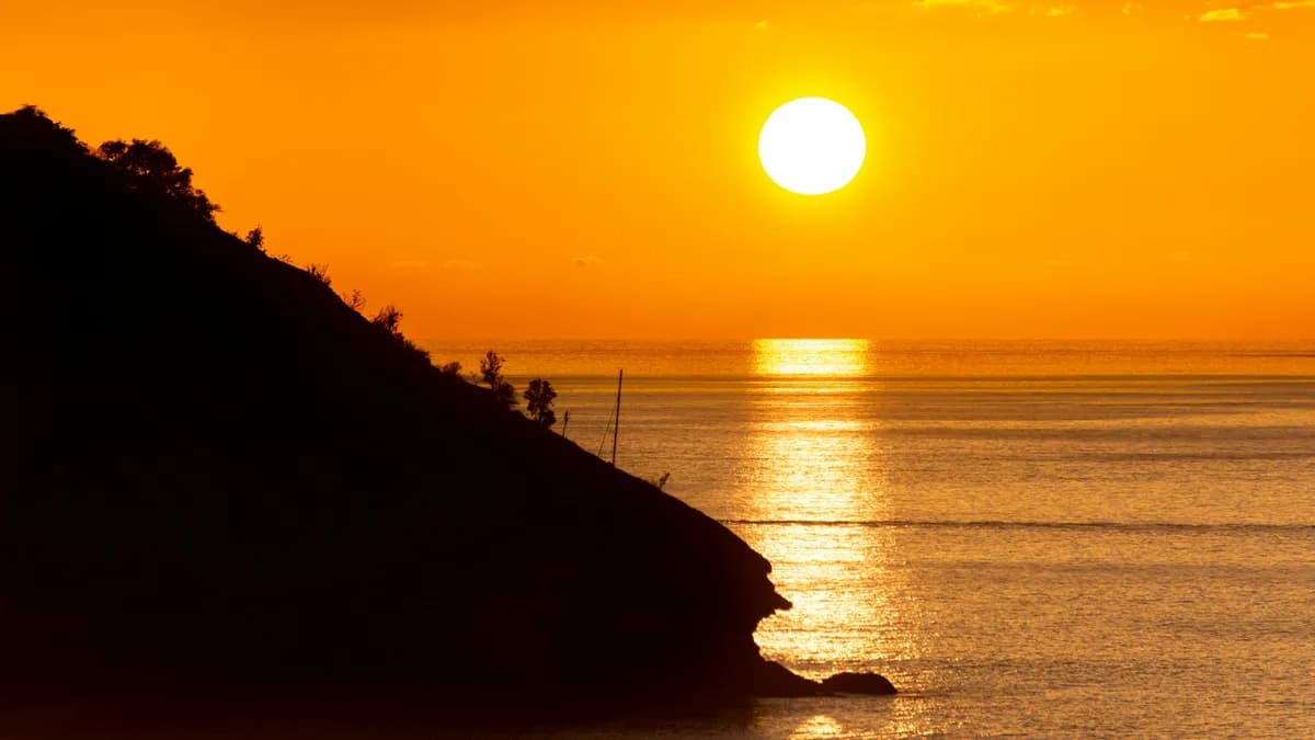 Antigua Nightlife: Bars, Beach & Shirley Heights